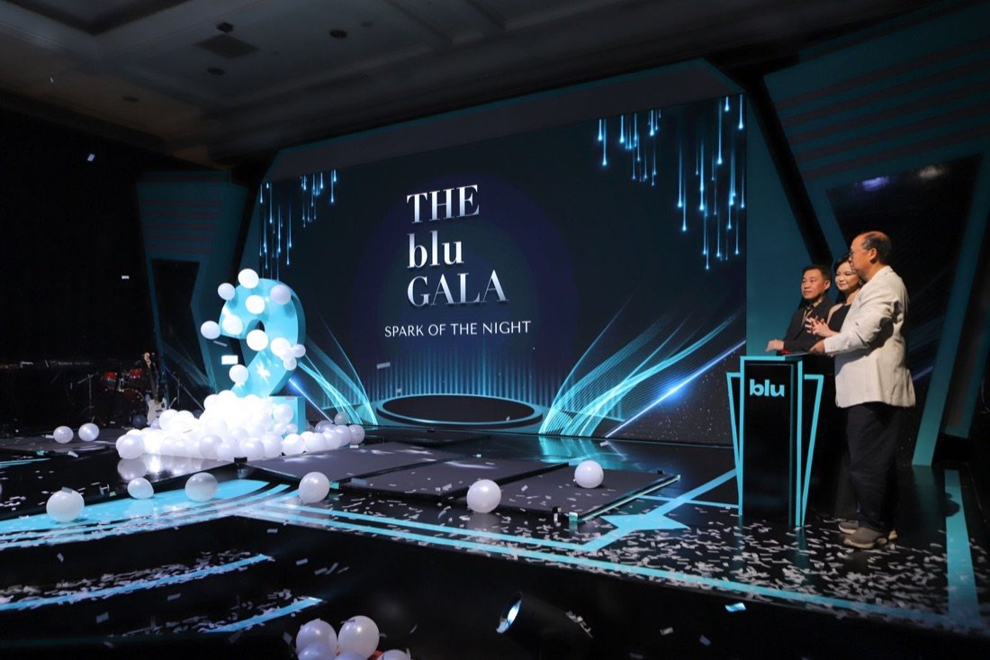The Blu Gala, Sparks of The Night